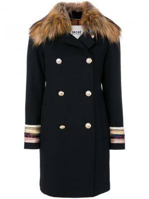 Двубортное пальто с вышитыми манжетами Bazar Deluxe. Цвет: чёрный