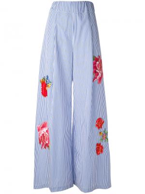 Расклешенные брюки с цветочной вышивкой Jucca. Цвет: синий