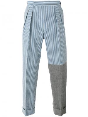 Полосатые классические брюки Lardini. Цвет: синий