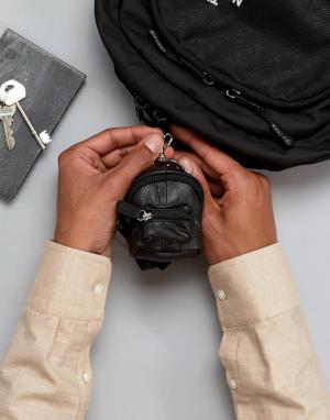 Черный кожаный брелок для ключей в форме рюкзака ASOS. Цвет: черный
