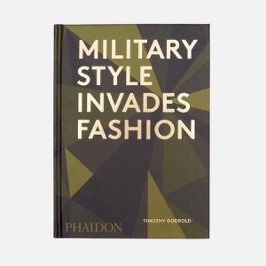 Книга Military Style Invades Fashion Phaidon. Цвет: оливковый
