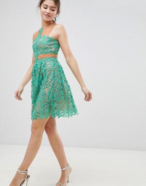 Короткое приталенное платье из кружева Glamorous. Цвет: зеленый