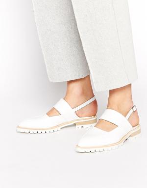 Белые сандалии с узким ремешком Ada Whistles. Цвет: белый