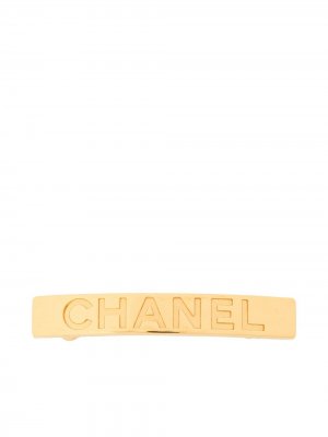Заколка для волос 1997-го года с тисненым логотипом Chanel Pre-Owned. Цвет: золотистый