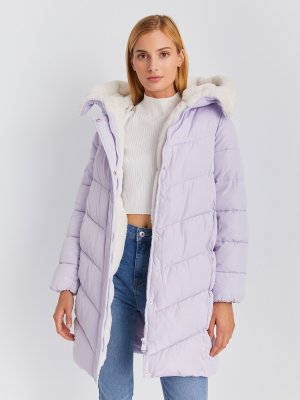 Тёплая стёганая куртка-пальто с капюшоном и отделкой из экомеха zolla. Цвет: лиловый
