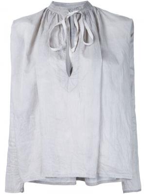 Блузка с завязками на шее Dosa. Цвет: серый