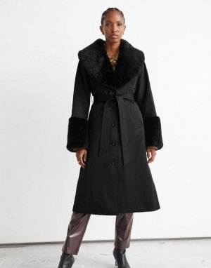 Черное пальто из переработанного материала с поясом и контрастным искусственным мехом -Черный & Other Stories