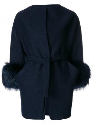Пальто с меховыми манжетами Ava Adore. Цвет: синий