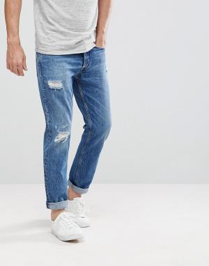 Суженные книзу джинсы с рваной отделкой Calvin Klein Jeans. Цвет: синий