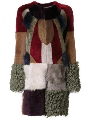 Меховое пальто с лоскутным дизайном Bazar Deluxe. Цвет: многоцветный
