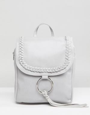Рюкзак с кольцом и кисточкой Glamorous. Цвет: серый