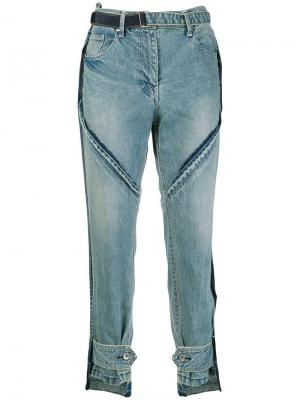 Укороченные джинсы с пряжками Sacai. Цвет: синий