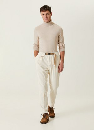 Белые бархатные брюки стандартного кроя с поясом White Sand. Цвет: белый