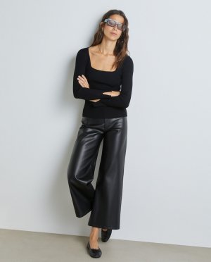 Женские брюки-кюлоты из кожзама , черный Easy Wear. Цвет: черный