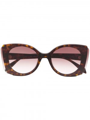 Солнцезащитные очки в оправе черепаховой расцветки Alexander McQueen Eyewear. Цвет: коричневый