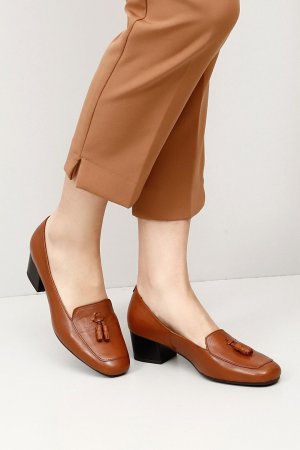 TABA-BROWN Женские туфли из натуральной кожи с тупым носком, на коротком толстом каблуке и кисточками 13313 GÖNDERİ(R)