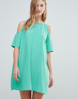 Платье‑футболка с открытыми плечами Motel. Цвет: зеленый