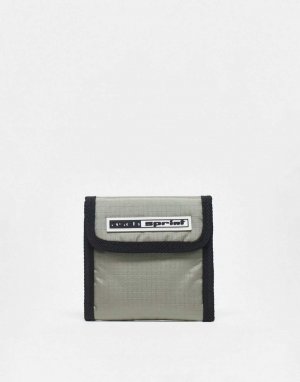 Серый фактурный кошелек со значком ASOS DESIGN в скейт-стиле